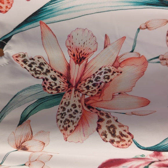 La Blanca Flyaway Orchid Rashguard Swimsuit Top - Picture 7 of 12